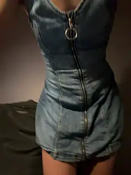 Snapshot of ElenaWhitmore chatting on 06.23.26 ElenaWhitmore online show from 06.23.26