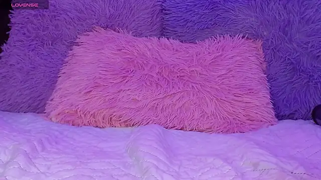 Snapshot of littlekiara4u__ chatting on 02.22.26 littlekiara4u online show from 02.22.26