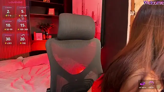 Snapshot of SalomeeHott_ chatting on 02.14.26 SalomeeHott online show from 02.14.26