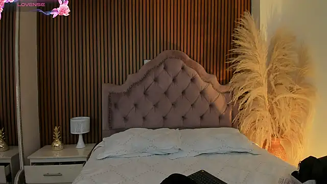 Violett hott  online show from 04.16.26