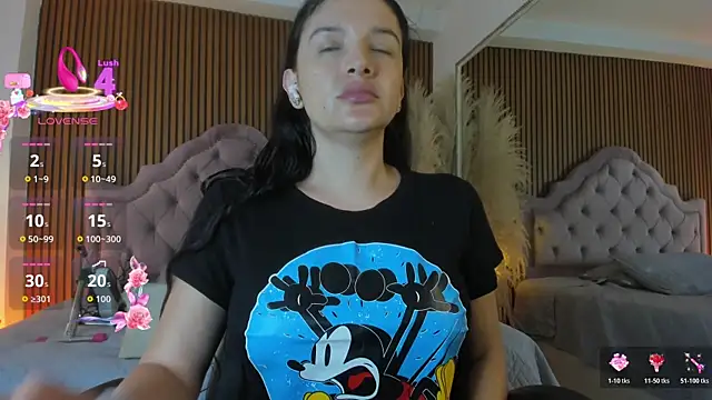 Snapshot of Violett_hott_ chatting on 06.16.26 Violett hott online show from 06.16.26