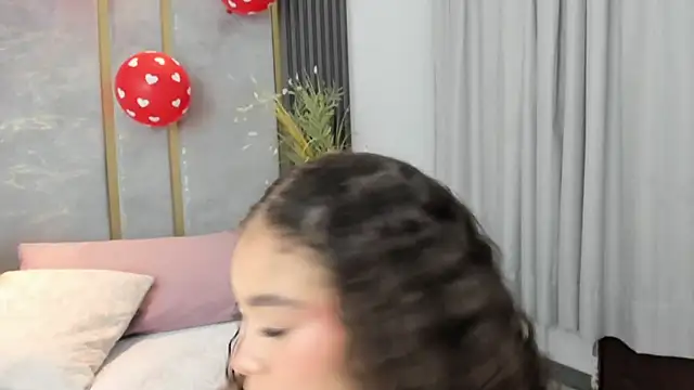 Snapshot of CamilaCastillo chatting on 02.14.26 CamilaCastillo online show from 02.14.26