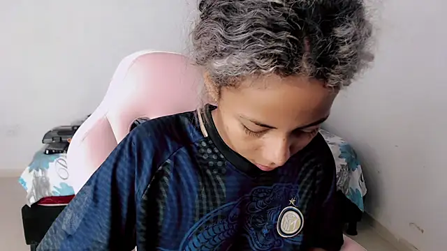 Snapshot of linda_brown_ chatting on 04.22.26 linda brown online show from 04.22.26