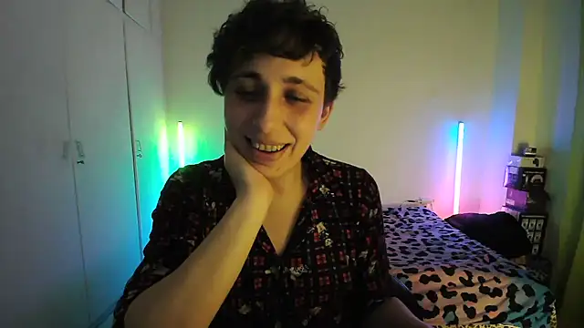 HoneyValentine online show from 05.17.26
