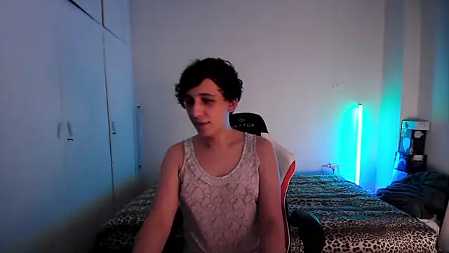 Snapshot of HoneyValentine chatting on 06.21.26 HoneyValentine online show from 06.21.26
