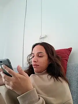 Snapshot of ofjuliaa chatting on 05.11.26 ofjuliaa online show from 05.11.26