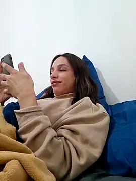 Snapshot of ofjuliaa chatting on 05.12.26 ofjuliaa online show from 05.12.26