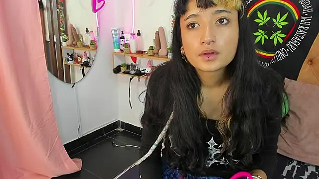 Snapshot of MeowMota_ chatting on 05.21.26 MeowMota online show from 05.21.26