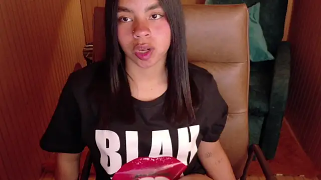 Snapshot of SofiaMante_ chatting on 02.25.26 SofiaMante online show from 02.25.26