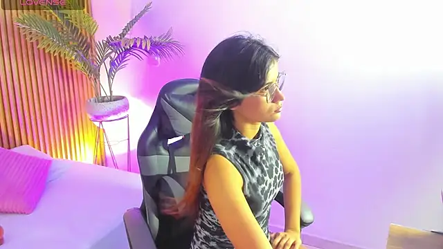 Snapshot of scarlett_rosse_x chatting on 01.15.26 scarlett rosse x online show from 01.15.26