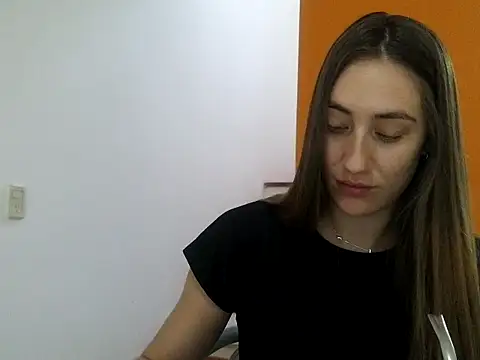 Noracherry online show from 02.05.26