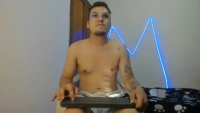 Snapshot of jaykoboy420 chatting on 01.07.26 jaykoboy420 online show from 01.07.26