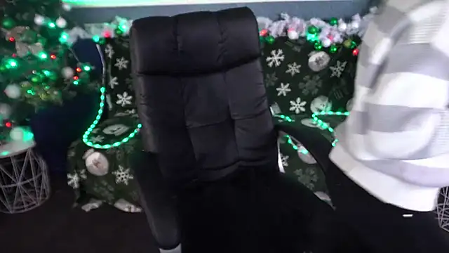 Dafni Monn online show from 12.16.25