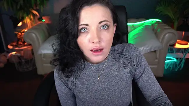 Dafni Monn online show from 04.07.26