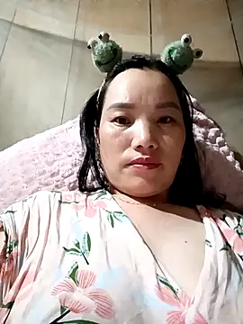 Snapshot of yu--yo chatting on 02.15.26 yu--yo online show from 02.15.26