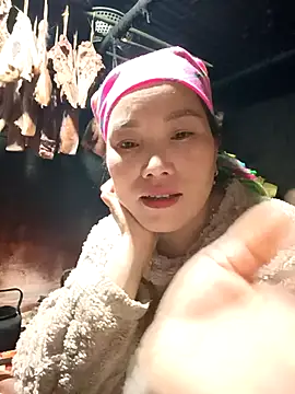 Snapshot of yu--yo chatting on 02.18.26 yu--yo online show from 02.18.26