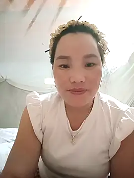 Snapshot of yu--yo chatting on 03.23.26 yu--yo online show from 03.23.26