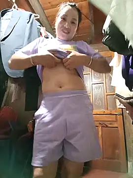 Snapshot of yu--yo chatting on 03.29.26 yu--yo online show from 03.29.26