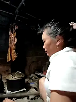 Snapshot of yu--yo chatting on 03.30.26 yu--yo online show from 03.30.26