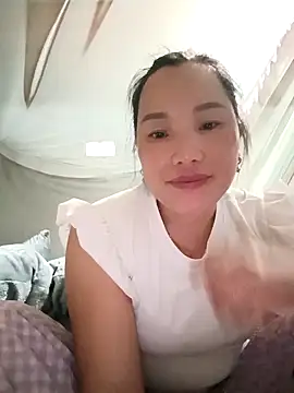 Snapshot of yu--yo chatting on 04.01.26 yu--yo online show from 04.01.26