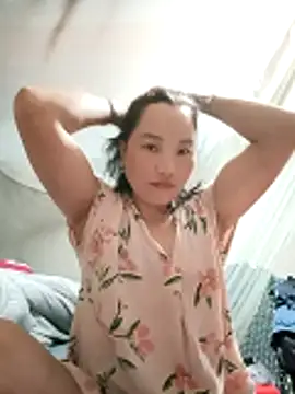 Snapshot of yu--yo chatting on 04.06.26 yu--yo online show from 04.06.26