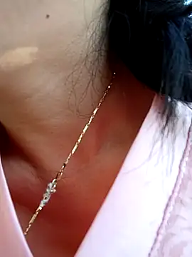 Snapshot of yu--yo chatting on 04.11.26 yu--yo online show from 04.11.26