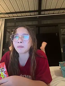 Snapshot of AliciaWhite_nt chatting on 05.04.26 AliciaWhite nt online show from 05.04.26