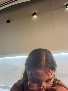 Snapshot of AliciaWhite_nt chatting on 05.17.26 AliciaWhite nt online show from 05.17.26