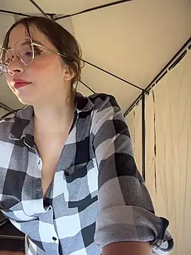 Snapshot of AliciaWhite_nt chatting on 05.19.26 AliciaWhite nt online show from 05.19.26