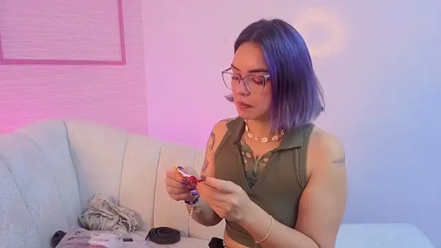 Snapshot of zarcasutra_t chatting on 06.18.26 zarcasutra t online show from 06.18.26