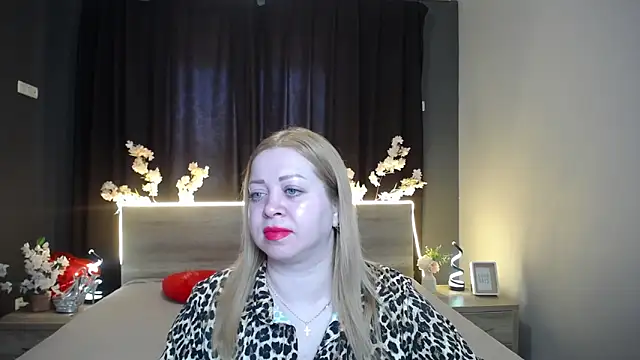 Snapshot of OliviaVerr chatting on 03.26.26 OliviaVerr online show from 03.26.26