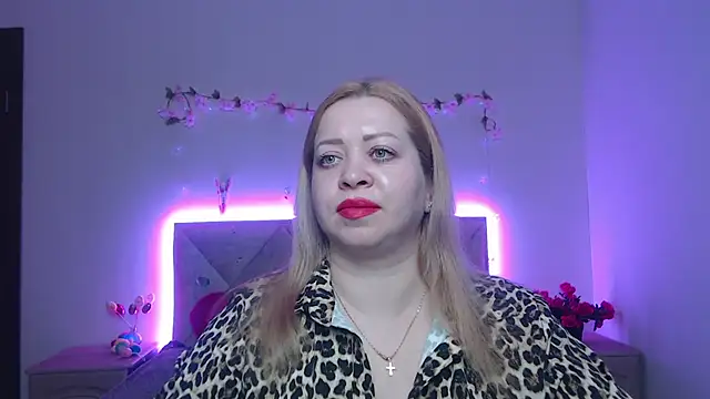 Snapshot of OliviaVerr chatting on 04.10.26 OliviaVerr online show from 04.10.26