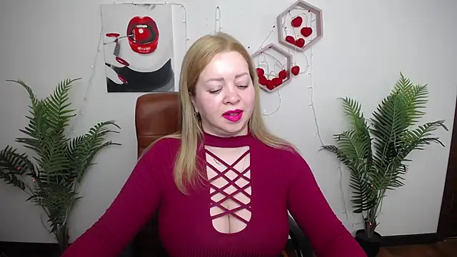 Snapshot of OliviaVerr chatting on 04.24.26 OliviaVerr online show from 04.24.26