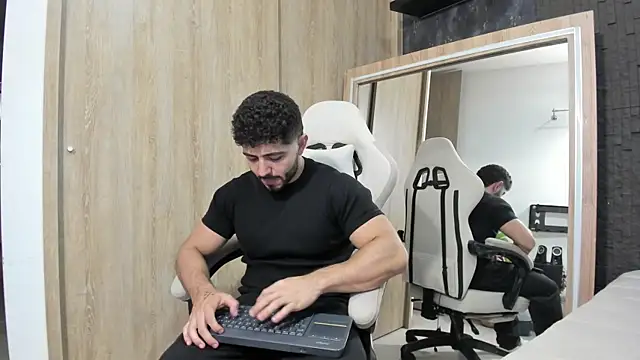Snapshot of Thiago_moretti chatting on 07.18.26 Thiago moretti online show from 07.18.26