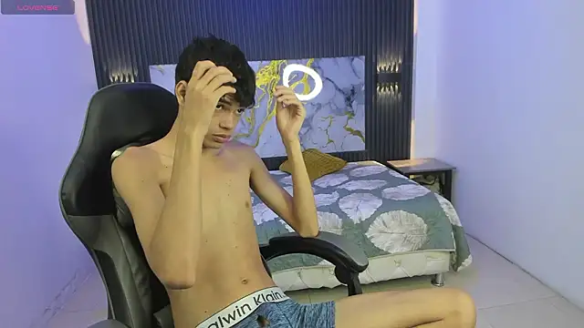 Snapshot of Dark_Desiree18 chatting on 02.18.26 Dark Desiree18 online show from 02.18.26