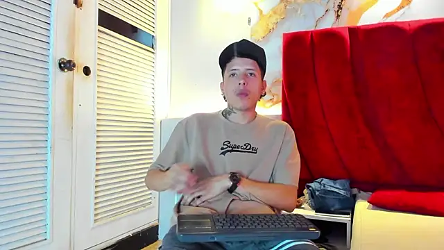 Snapshot of ESTEBAN_2102 chatting on 01.13.26 ESTEBAN 2102 online show from 01.13.26