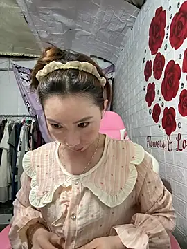 Snapshot of Adela-222 chatting on 05.19.26 Adela-222 online show from 05.19.26