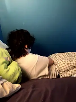 Snapshot of quwuinnie333 chatting on 01.14.26 quwuinnie333 online show from 01.14.26