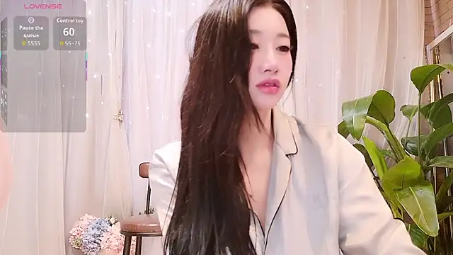 Snapshot of neinei_bao chatting on 04.25.26 neinei bao online show from 04.25.26
