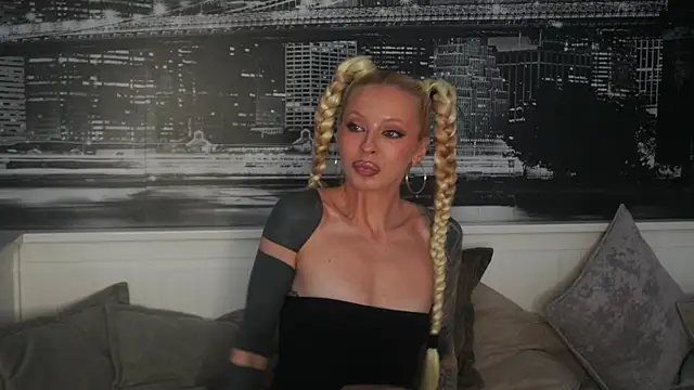 Snapshot of LanaReals chatting on 02.15.26 LanaReals online show from 02.15.26