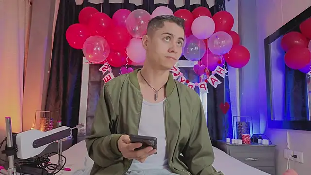 Snapshot of LeoMonnroe chatting on 02.16.26 LeoMonnroe online show from 02.16.26