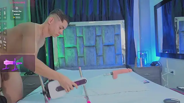 Snapshot of LeoMonnroe chatting on 03.25.26 LeoMonnroe online show from 03.25.26