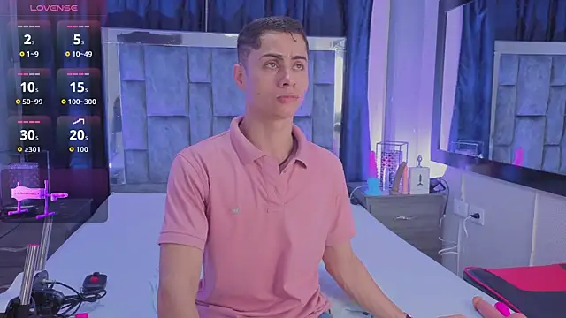 Snapshot of LeoMonnroe chatting on 04.02.26 LeoMonnroe online show from 04.02.26