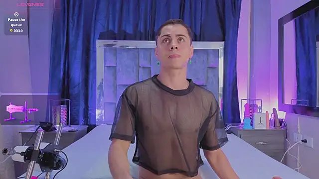 Snapshot of LeoMonnroe chatting on 04.05.26 LeoMonnroe online show from 04.05.26