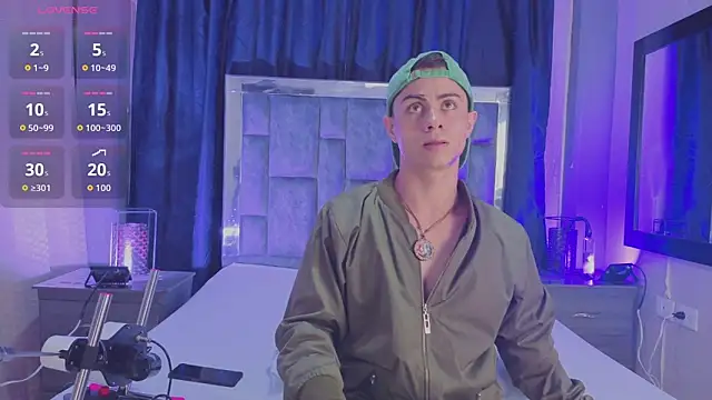 Snapshot of LeoMonnroe chatting on 04.07.26 LeoMonnroe online show from 04.07.26