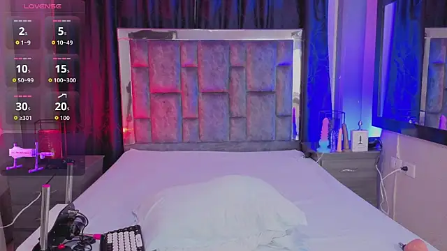 Snapshot of LeoMonnroe chatting on 04.08.26 LeoMonnroe online show from 04.08.26