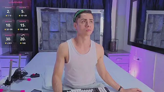 Snapshot of LeoMonnroe chatting on 04.09.26 LeoMonnroe online show from 04.09.26