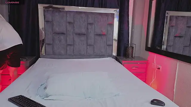 Snapshot of LeoMonnroe chatting on 04.13.26 LeoMonnroe online show from 04.13.26