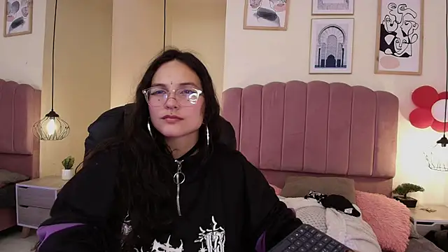 Hanabie  online show from 04.12.26