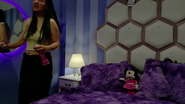 yvi taylor online show from 04.20.26